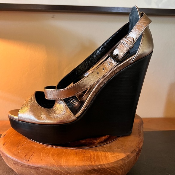Burberry London wedge platforms, gold, Sz 38 - Picture 7 of 14